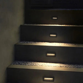 Aplique para iluminación de escaleras exteriores